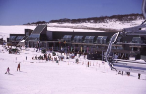 Отель The Perisher Valley Hotel, Перишер Валли